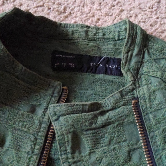 Green vintage jacket. Zara Basic. Got for $69 selling for $40 - Picture 4 of 4
